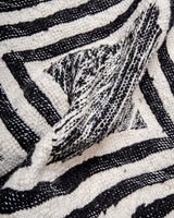 Moderner, handgefertigter Berber-Teppich aus Marokko. Kelim-Teppich mit schönen Designs und robustem Flachgewebe. 100 % Wolle.