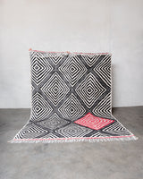Moderner, handgefertigter Berber-Teppich aus Marokko. Kelim-Teppich mit schönen Designs und robustem Flachgewebe. 100 % Wolle.