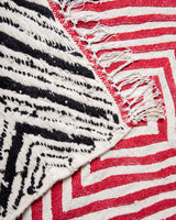 Moderner, handgefertigter Berber-Teppich aus Marokko. Kelim-Teppich mit schönen Designs und robustem Flachgewebe. 100 % Wolle.