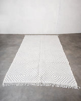 Moderner, handgefertigter Berber-Teppich aus Marokko. Kelim-Teppich mit schönen Designs und robustem Flachgewebe. 100 % Wolle.