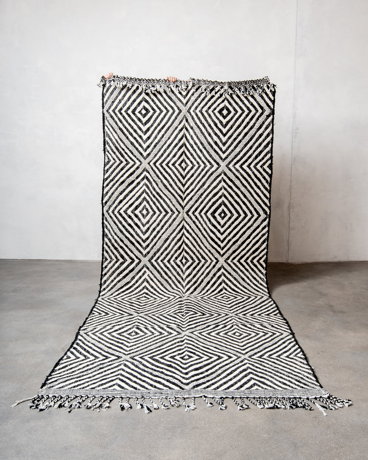 Modern, handcrafted Berber rug from Morocco. Flat-woven Kelim carpet in black and white design. Made of 100% wool.Modern, designer, handcrafted Berber rug from Morocco. Kelim carpet with beautiful designs and robust flat weave. 100% wool.