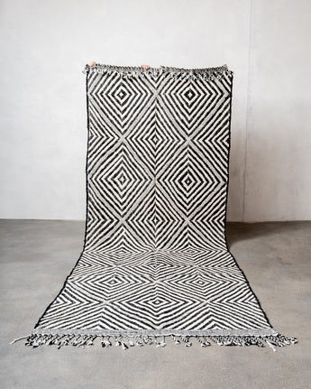Modern, handcrafted Berber rug from Morocco. Flat-woven Kelim carpet in black and white design. Made of 100% wool.Modern, designer, handcrafted Berber rug from Morocco. Kelim carpet with beautiful designs and robust flat weave. 100% wool.