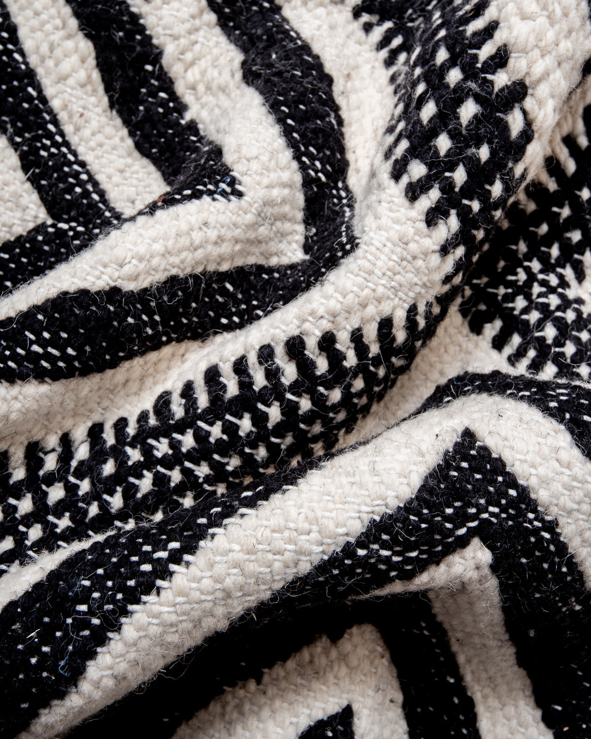 Modern, handcrafted Berber rug from Morocco. Flat-woven Kelim carpet in black and white design. Made of 100% wool.
