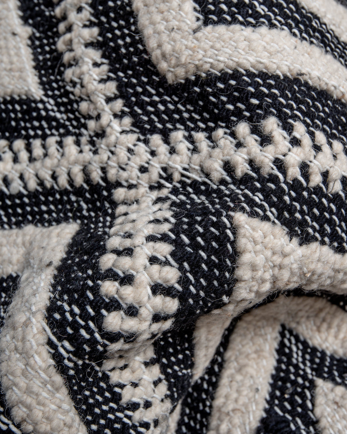 Modern, handcrafted Berber runner rug from Morocco. Flat-woven Kelim carpet in black and white design. Made of 100% wool.