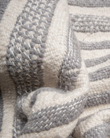Moderner, handgefertigter Berber-Teppich aus Marokko. Kelim-Teppich mit schönen Designs und robustem Flachgewebe.