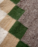 Moderner, handgefertigter Berberteppich aus Tunesien. Flachgewebter Kelim-Teppich in schwarz-weißem Design. Aus 100 % Wolle.