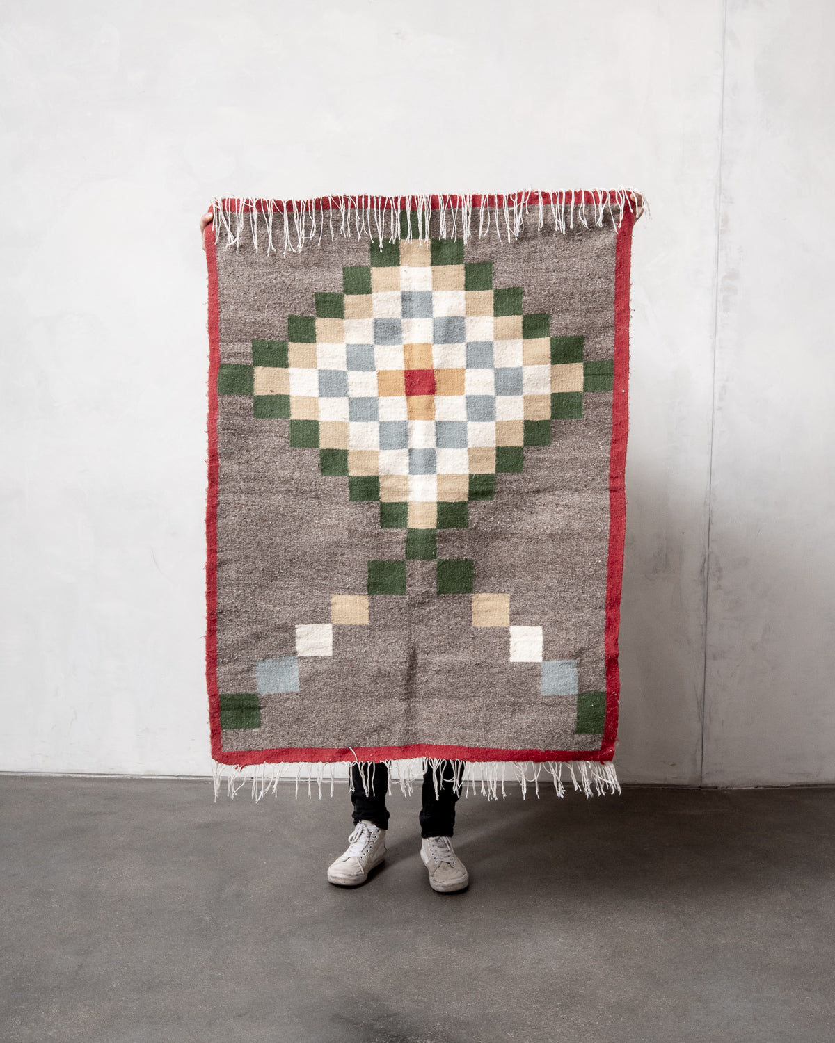 Modern, handcrafted Berber rug from Tunisia. Flat-woven Kelim carpet in black and white design. Made of 100% wool.