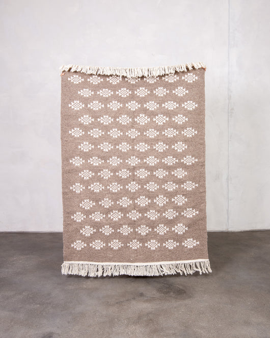 Moderner Designer handgefertigter Berber Teppich aus Marokko Kelim mit wunderschönen Farben und Mustern