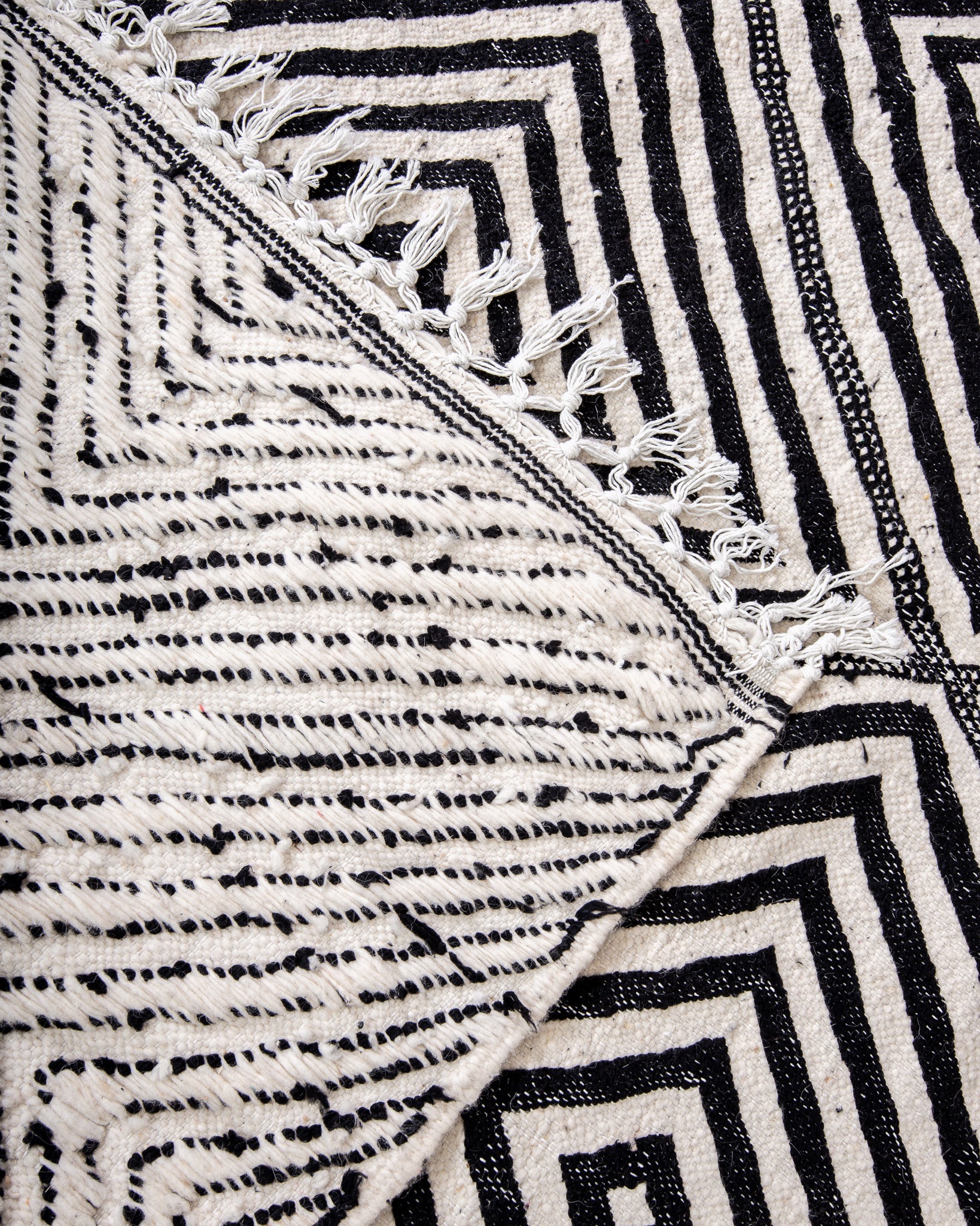 Modern designer handcrafted Berber rug from morocco Kelim with beautiful colors and patterns