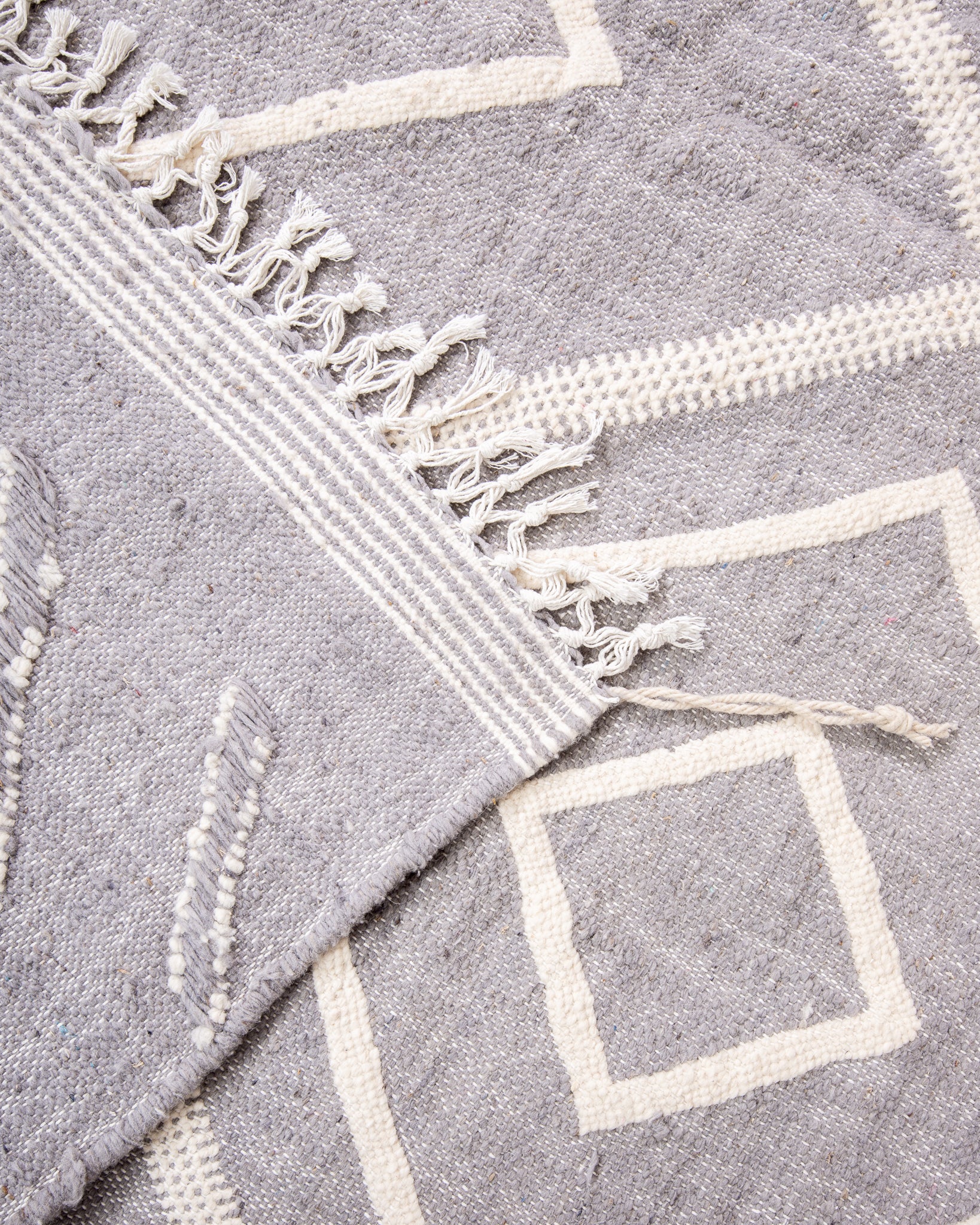 Modern designer handcrafted Berber rug from morocco Kelim with beautiful colors and patterns