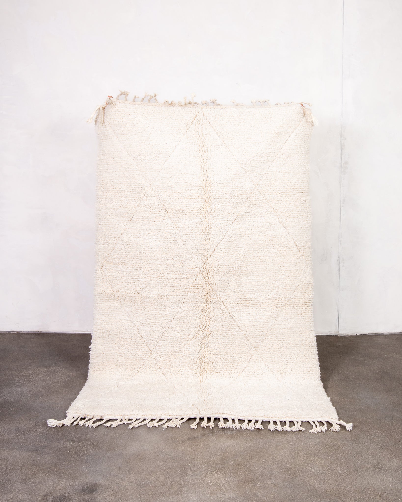 Modern designer handcrafted Berber rug from morocco Beniourain with beautiful colors and patterns