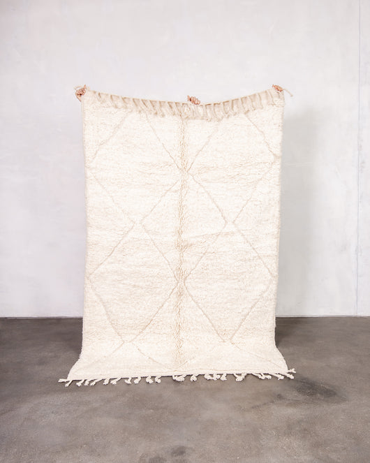 Moderner Designer handgefertigter Berber Teppich aus Marokko Beniourain mit schönen Farben und Mustern