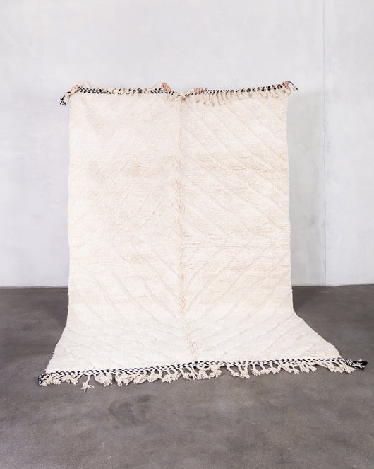 Moderner Designer handgefertigter Berber Teppich aus Marokko Beniourain mit schönen Farben und Mustern