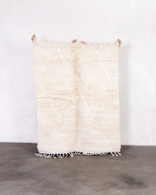 Moderner Designer handgefertigter Berber Teppich aus Marokko Beniourain mit schönen Farben und Mustern