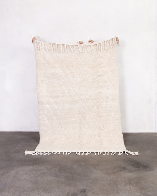 Moderner Designer handgefertigter Berber Teppich aus Marokko Beniourain mit schönen Farben und Mustern