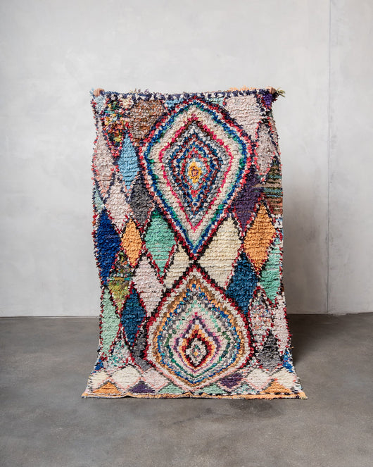 Handgefertigter Berber-Teppich aus moderner Designer-Vintage-Baumwolle aus Marokko. Boucherouite mit schönen Farben und Mustern.