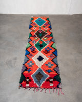 Moderner, handgefertigter Berber-Teppich aus Marokko. Boucherouite-Teppich mit schönen Farben und Mustern und flauschiger Wollstruktur.