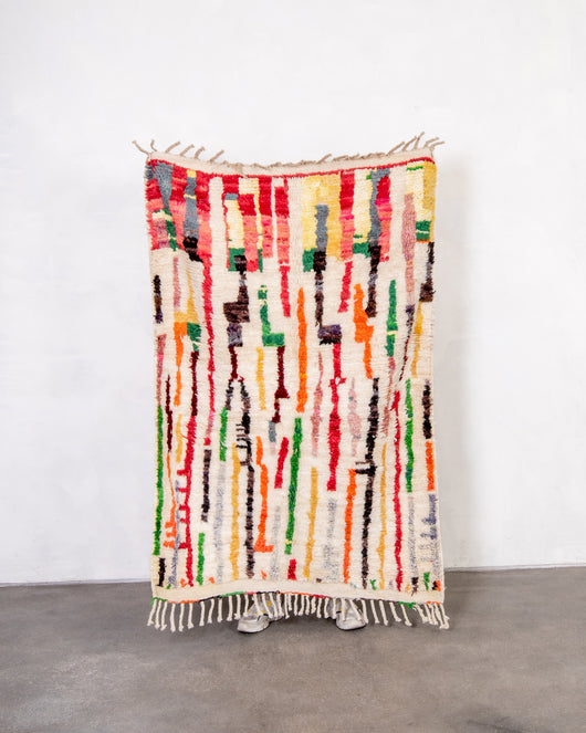 Moderner Designer handgefertigter Berber-Teppich aus Marokko Boujad mit wunderschönen Farben und Mustern