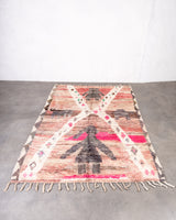 Moderner, handgefertigter Berber-Teppich aus Marokko. Vintage-Teppich mit schönen Farben und Mustern und flauschiger Textur.