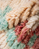 Moderner Designer handgefertigter Berber-Teppich aus Marokko Boujad mit wunderschönen Farben und Mustern