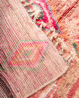 Moderner, handgefertigter Berber-Teppich aus Marokko. Vintage-Teppich mit schönen Farben und Mustern und flauschiger Textur.