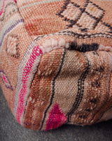 Vintage, handgefertigtes Berber-Bodenkissen aus Marokko. Kelim Pouf mit schönen Designs und robustem Flachgewebe. 100 % Wolle.