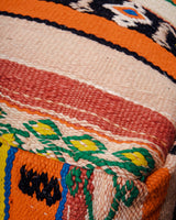 Vintage, handgefertigtes Berber-Bodenkissen aus Marokko. Kelim Pouf mit schönen Designs und robustem Flachgewebe. 100 % Wolle.